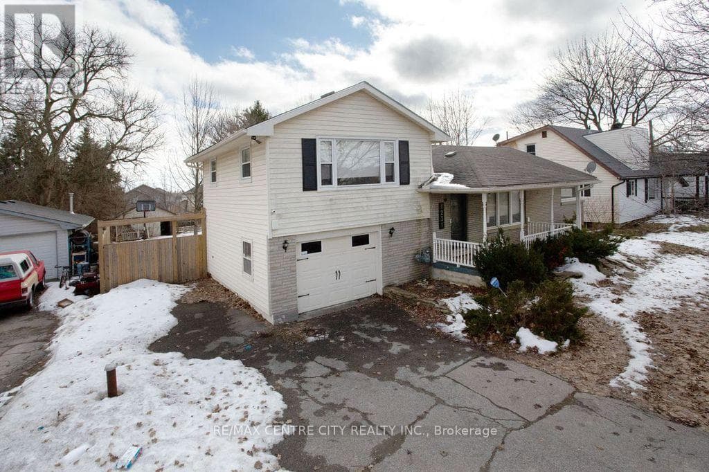 1231 SUNNINGDALE ROAD E photo 2