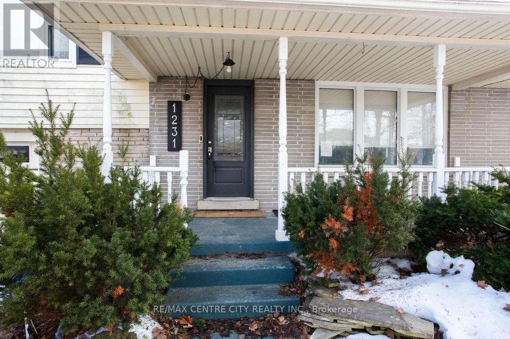 1231 SUNNINGDALE ROAD E photo 3