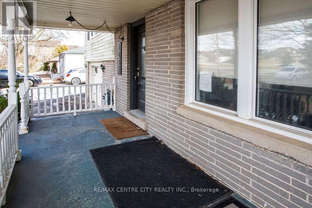 1231 SUNNINGDALE ROAD E photo 5