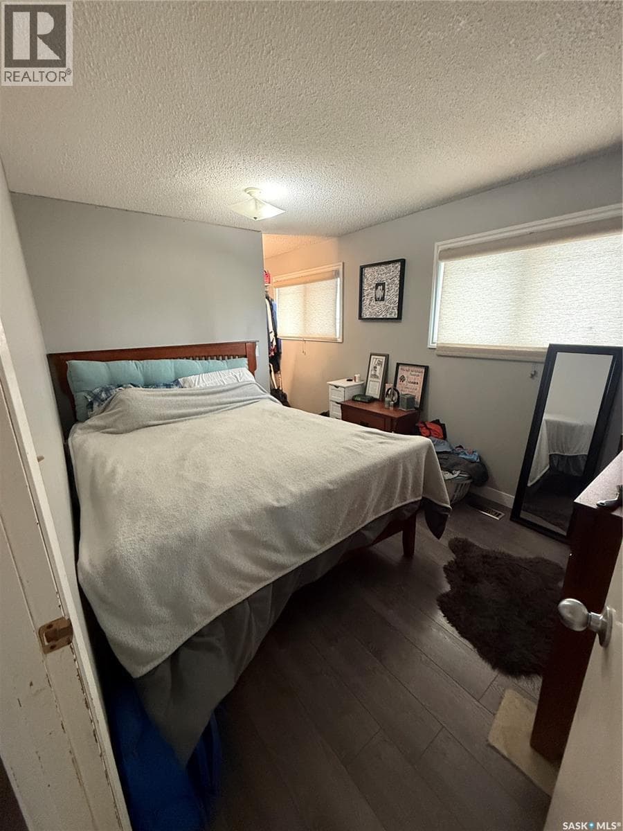 104 Railway AVENUE E photo 6