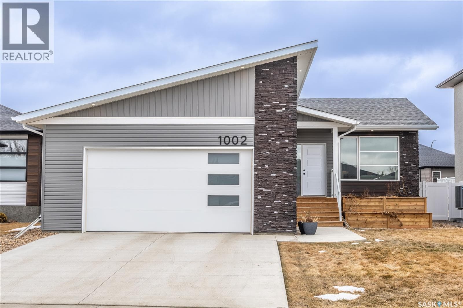 5 bed 3 bath single family at 1002 Maplewood DRIVE — $614,900