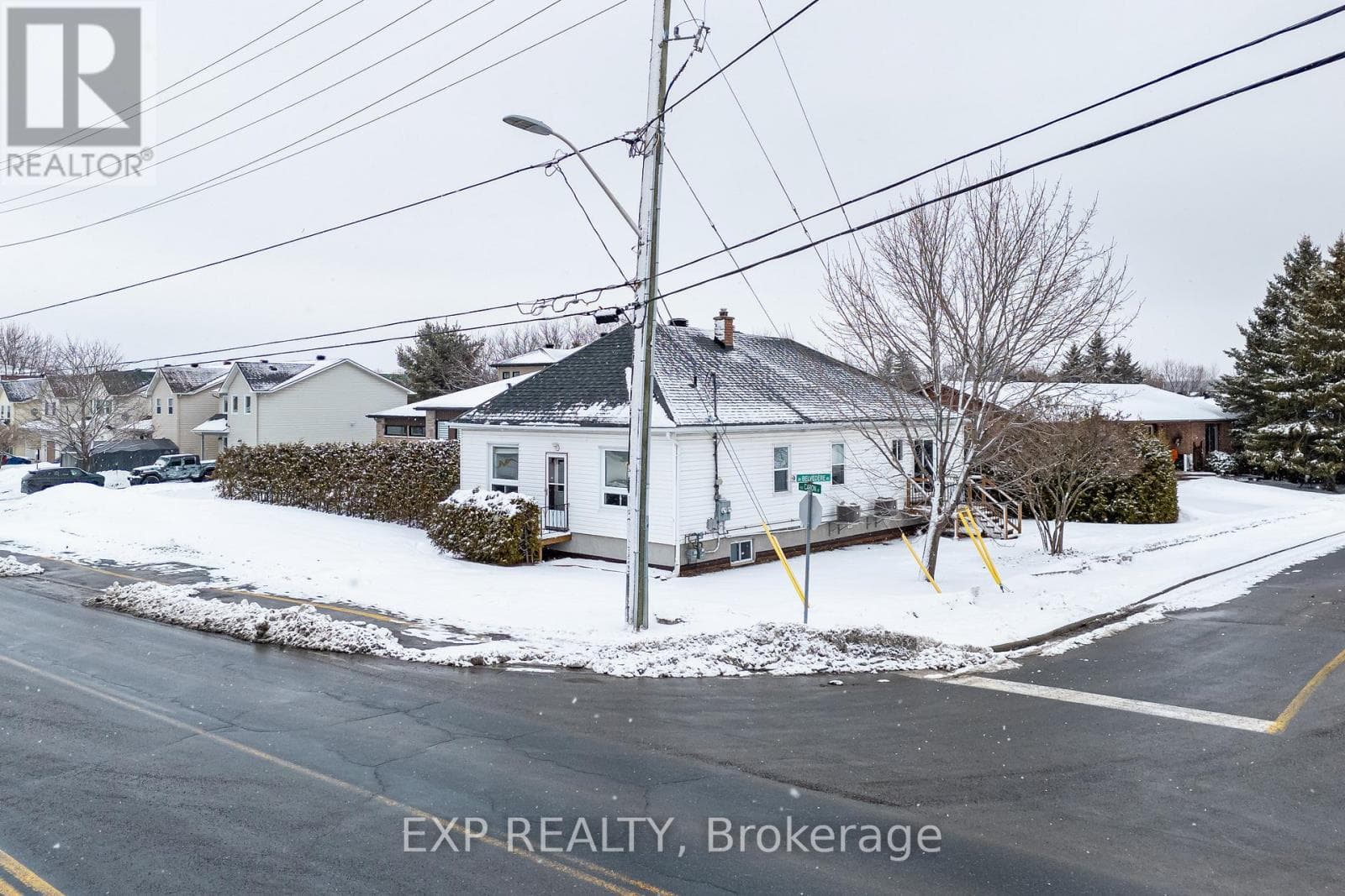 869 CARON STREET photo 2