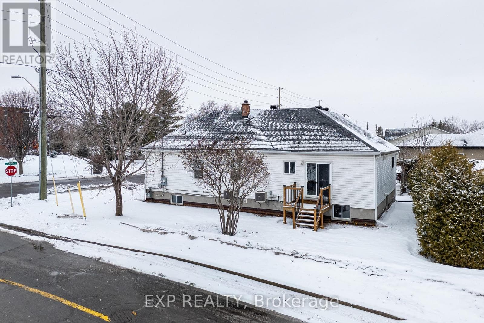 869 CARON STREET photo 3