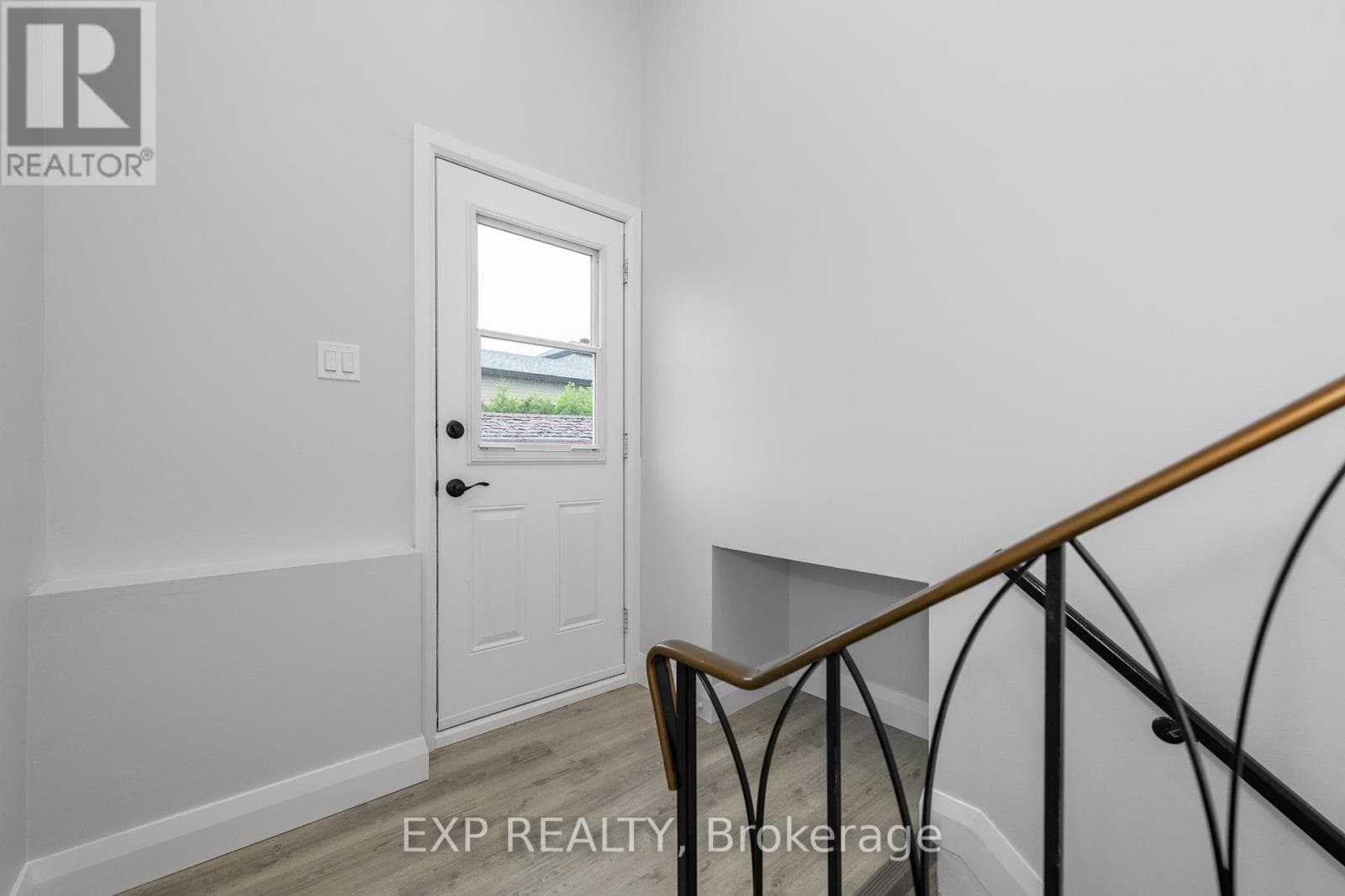 869 CARON STREET photo 5