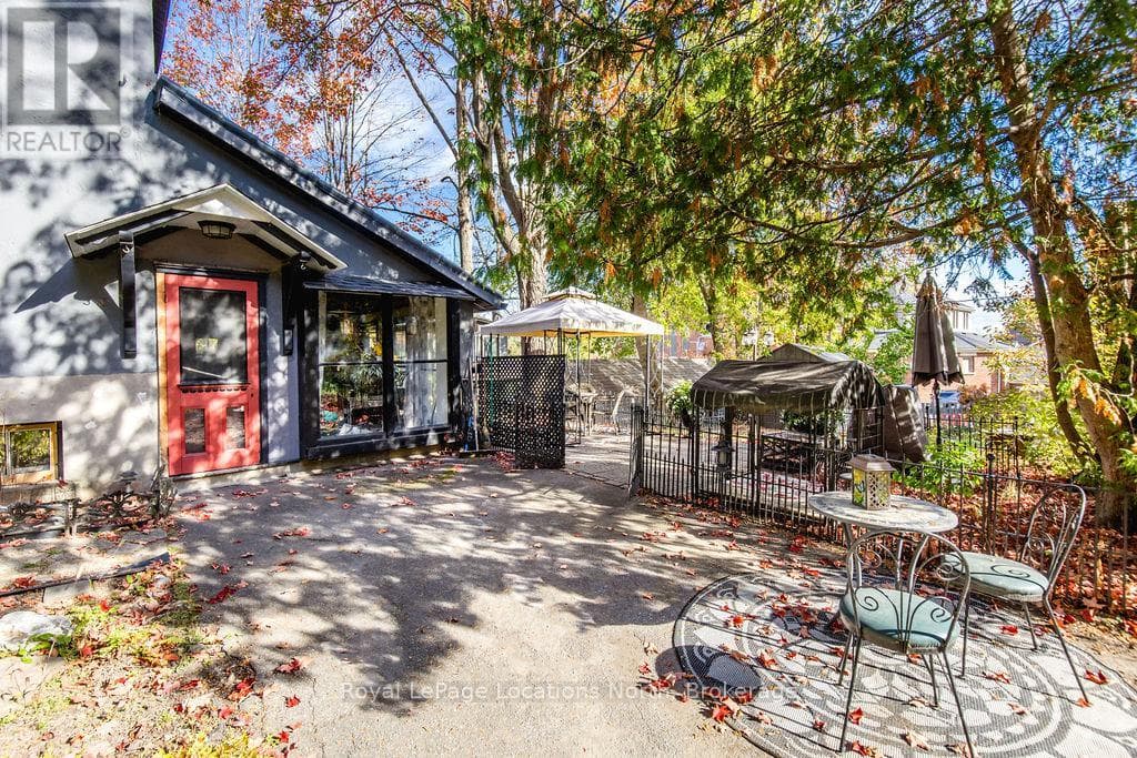 29 TECUMSETH STREET photo 4