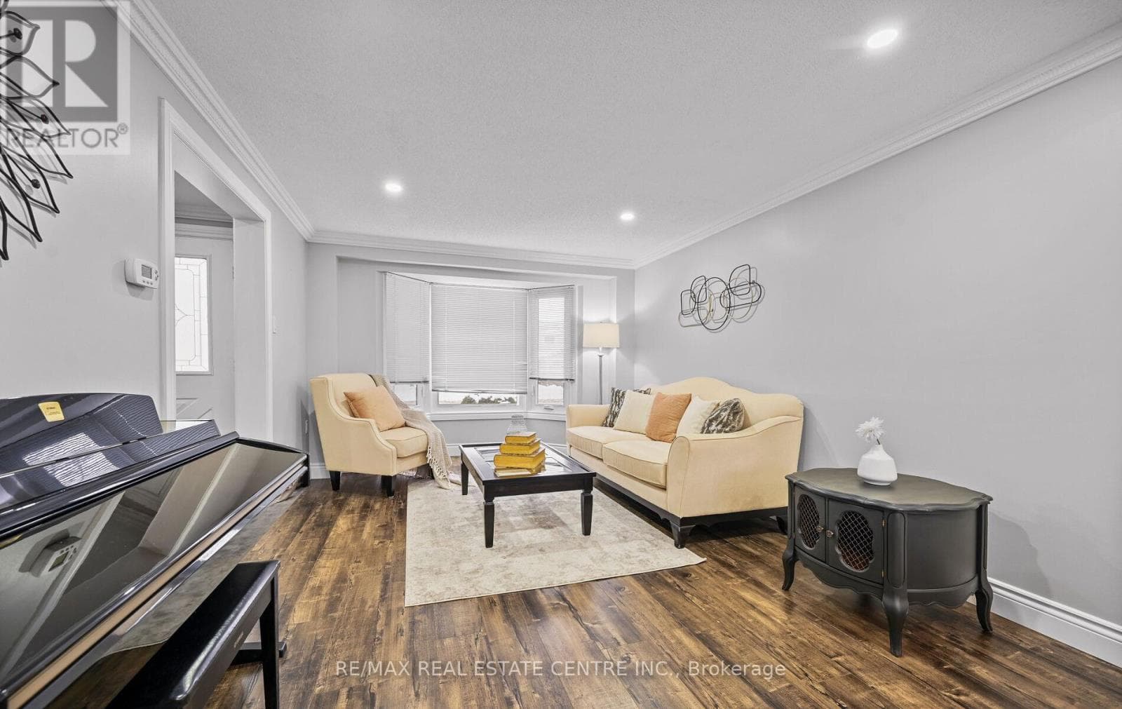 84 VISCOUNT ROAD photo 5