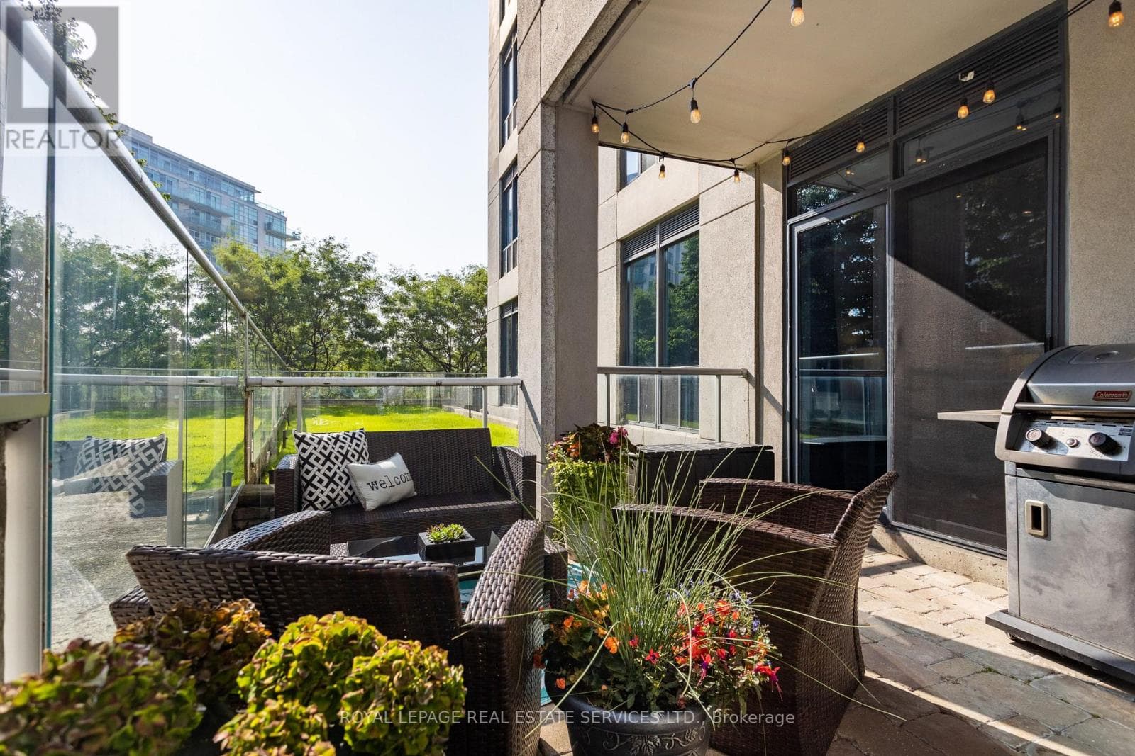 1 bed 1 bath single family at 109 - 2083 LAKE SHORE BOULEVARD W — $497,000