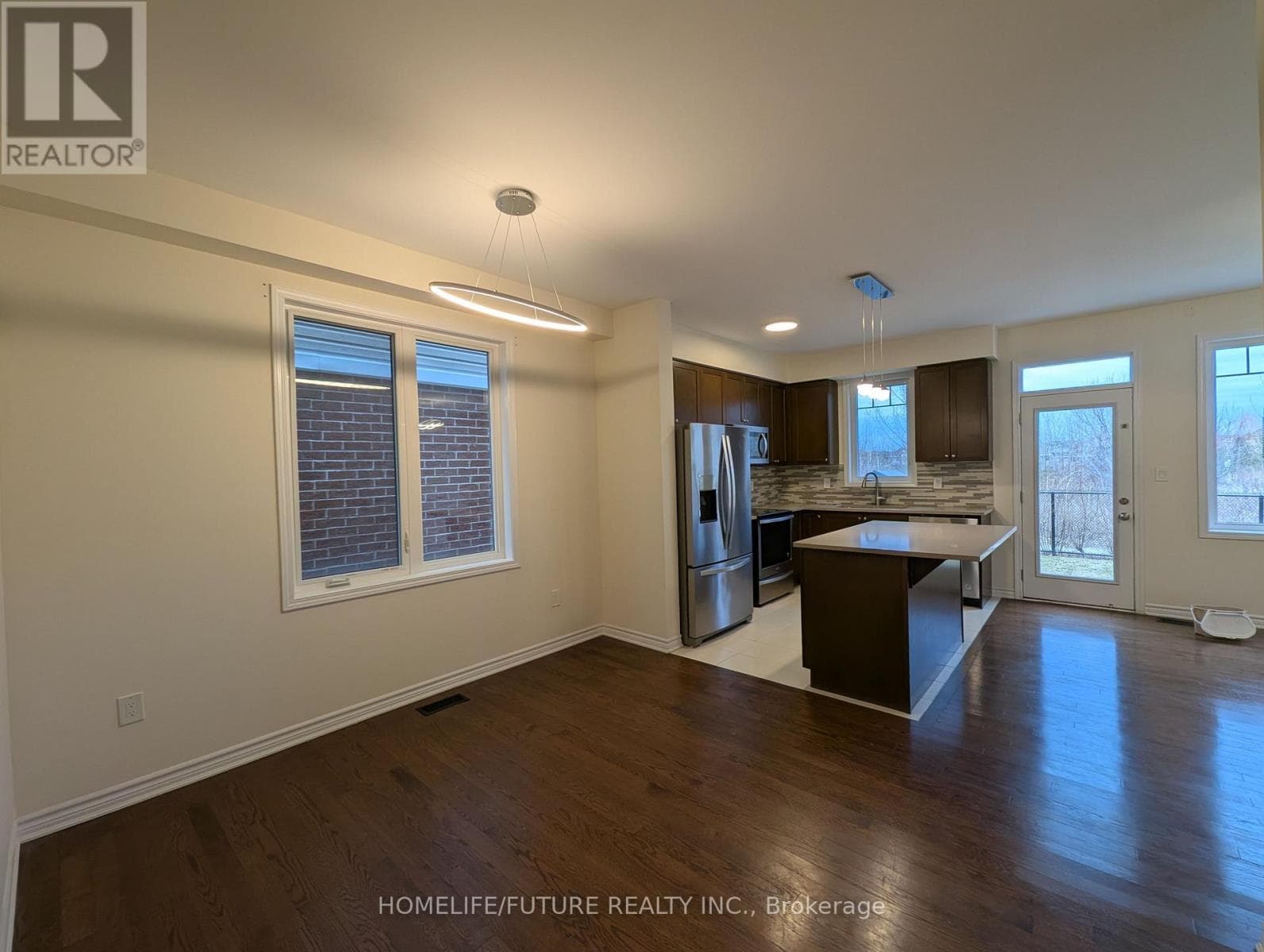 1574 CLITHEROW STREET photo 2