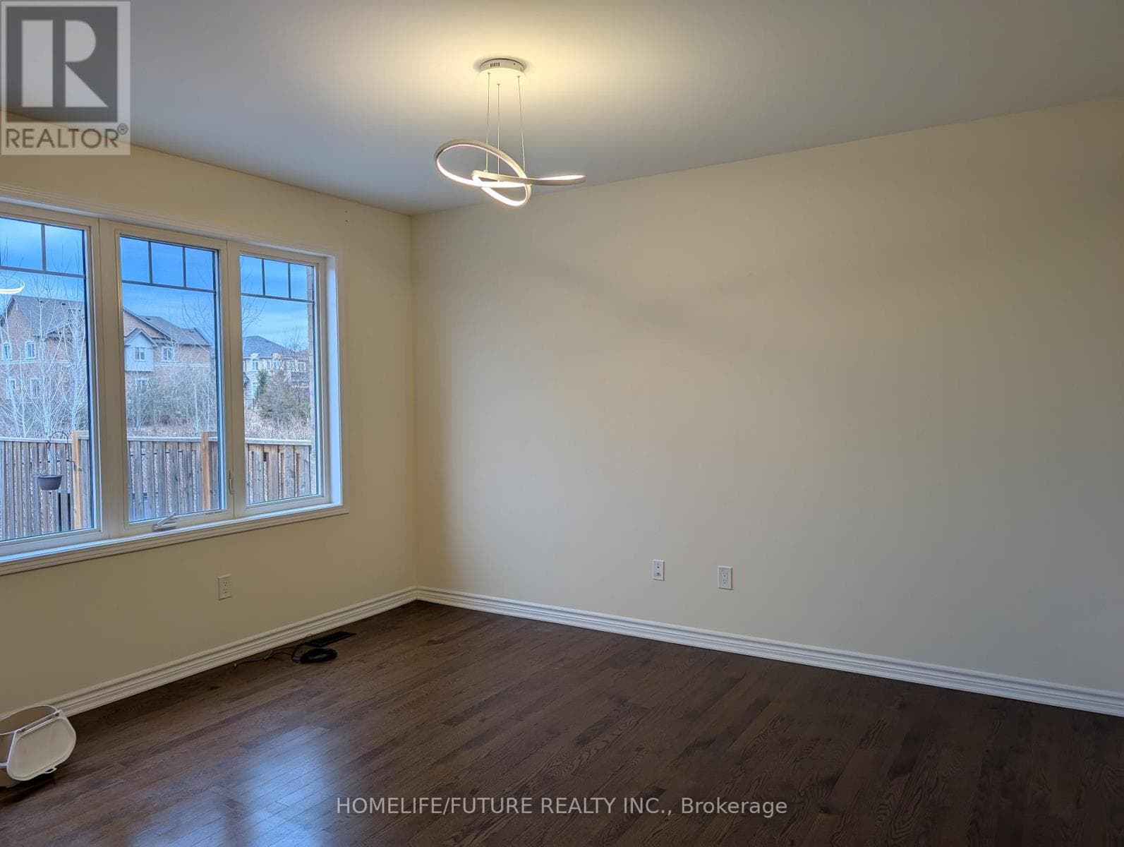 1574 CLITHEROW STREET photo 4