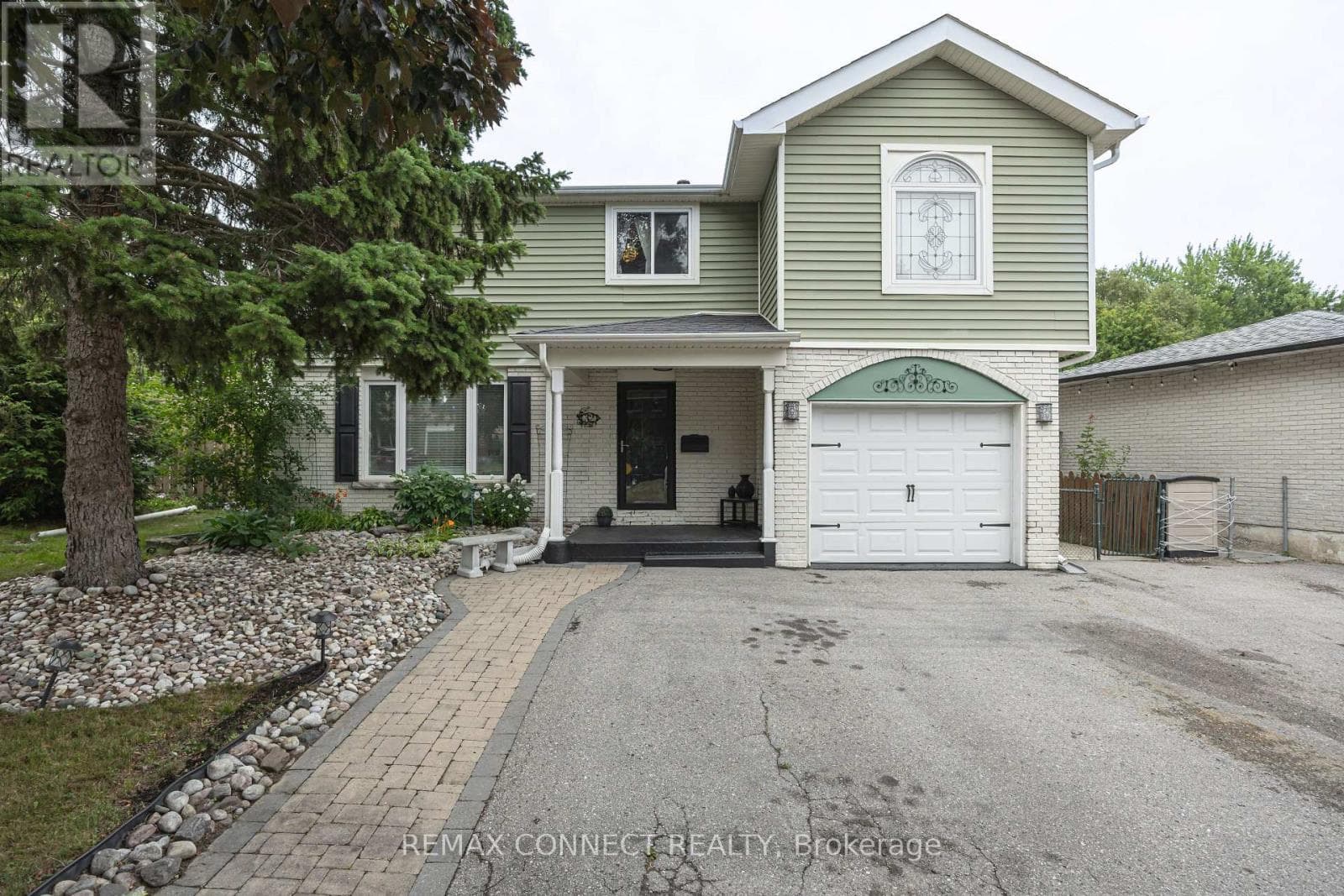 32 HARLAND CRESCENT photo 2
