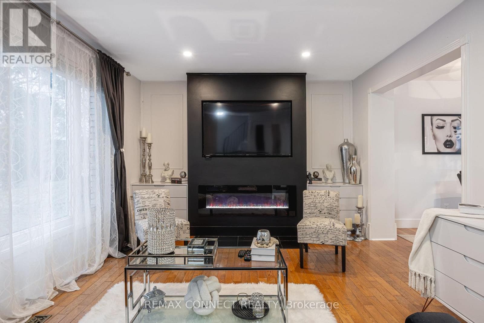 32 HARLAND CRESCENT photo 5