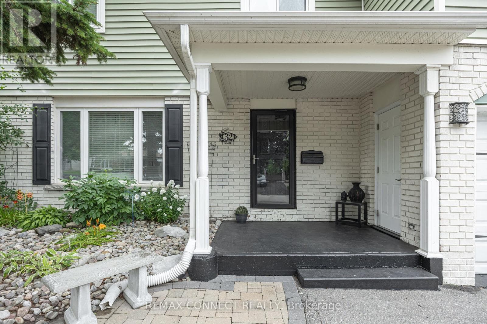 32 HARLAND CRESCENT photo 3