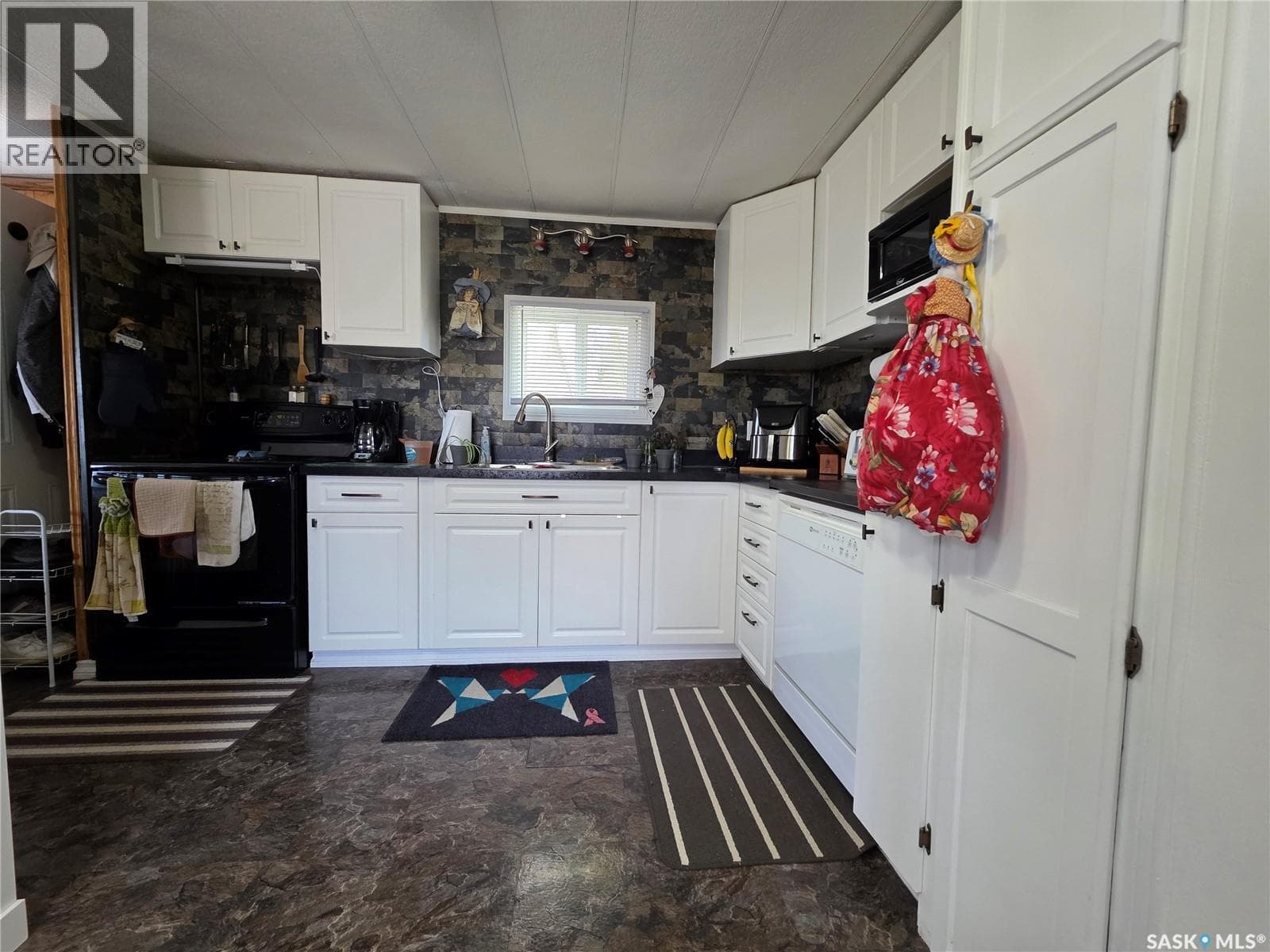 29 701 11th AVENUE NW — photo 3