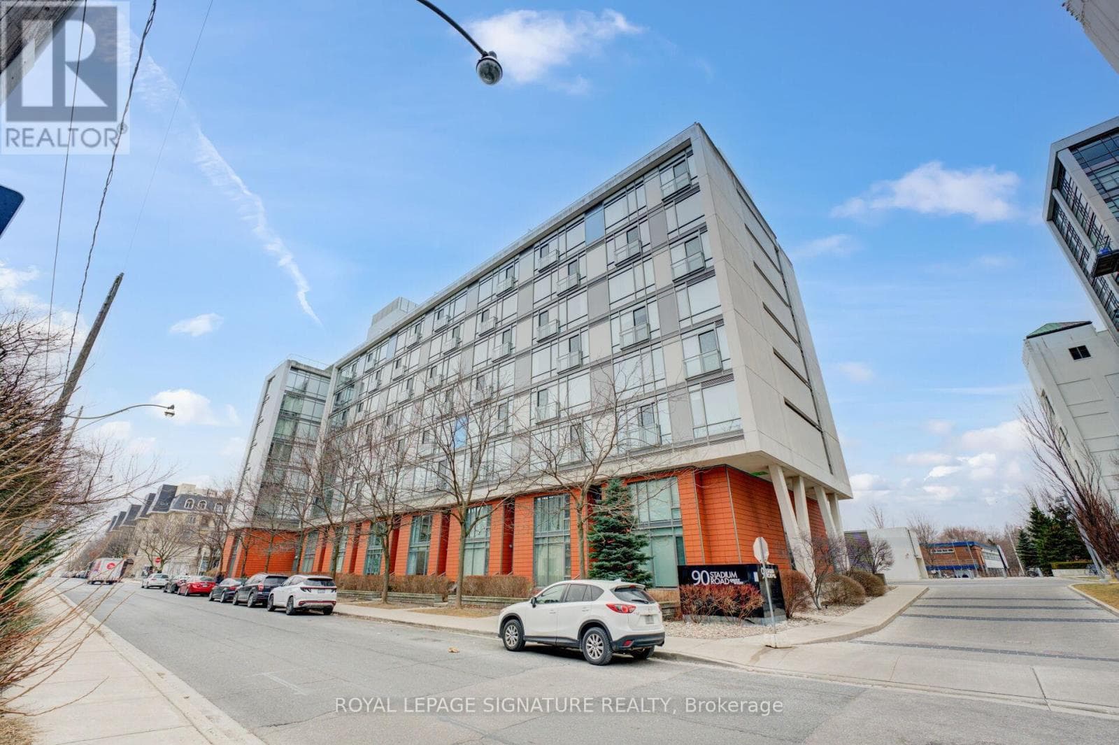 602 - 90 STADIUM ROAD photo 3