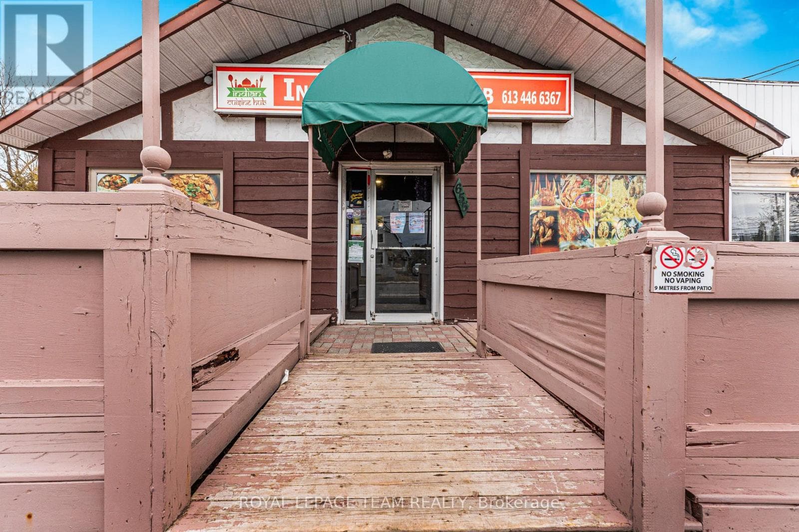 655 LAURIER STREET photo 2