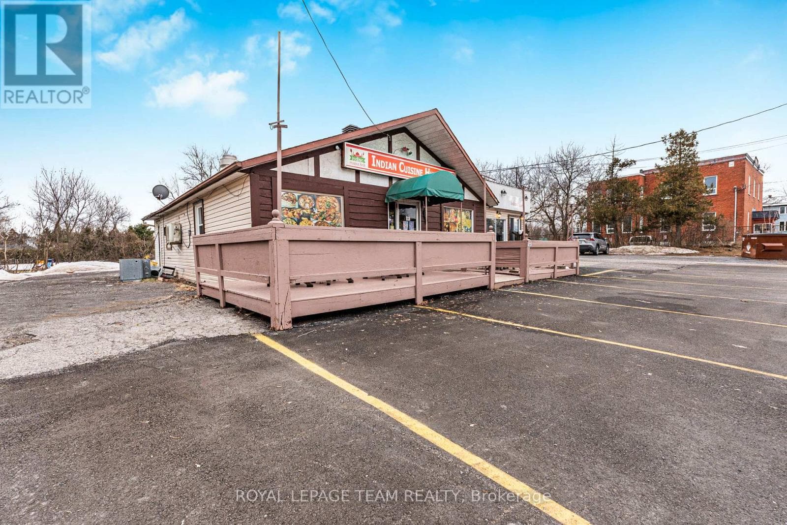 655 LAURIER STREET photo 3
