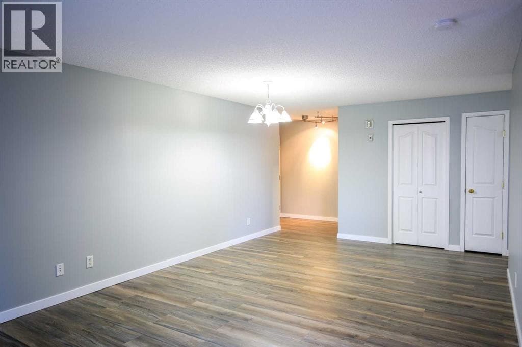 202, 5202 Valleyview Park SE — photo 3