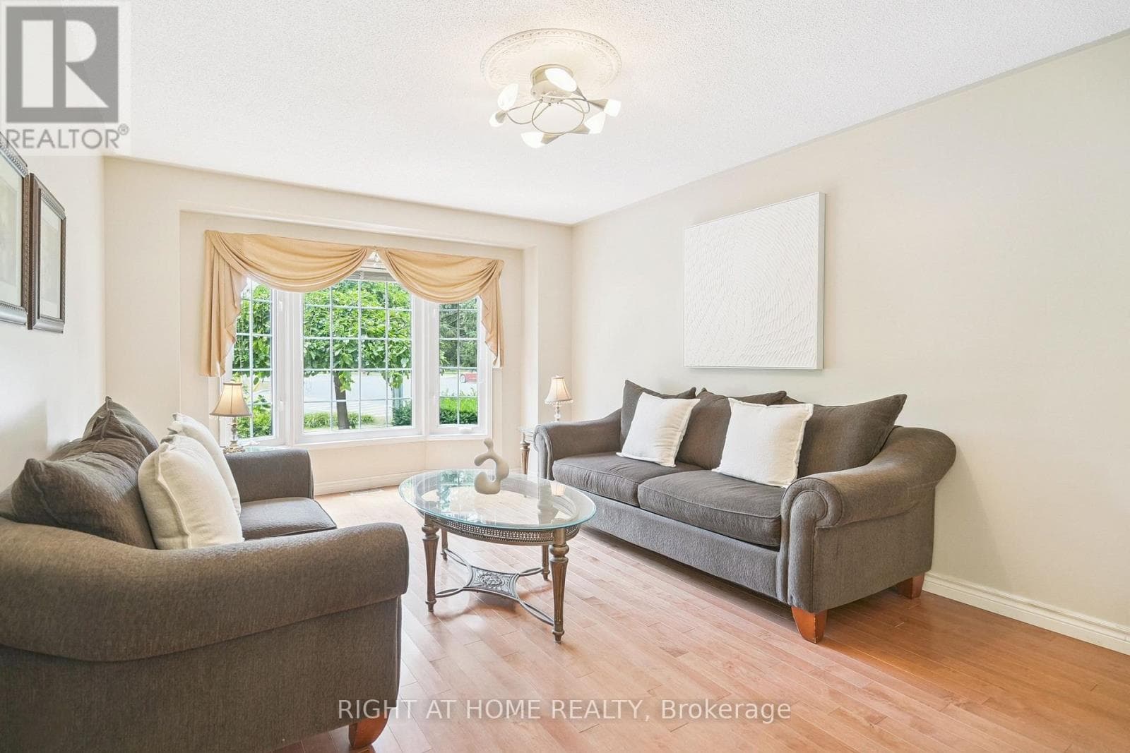309 AMBERLY BOULEVARD photo 4