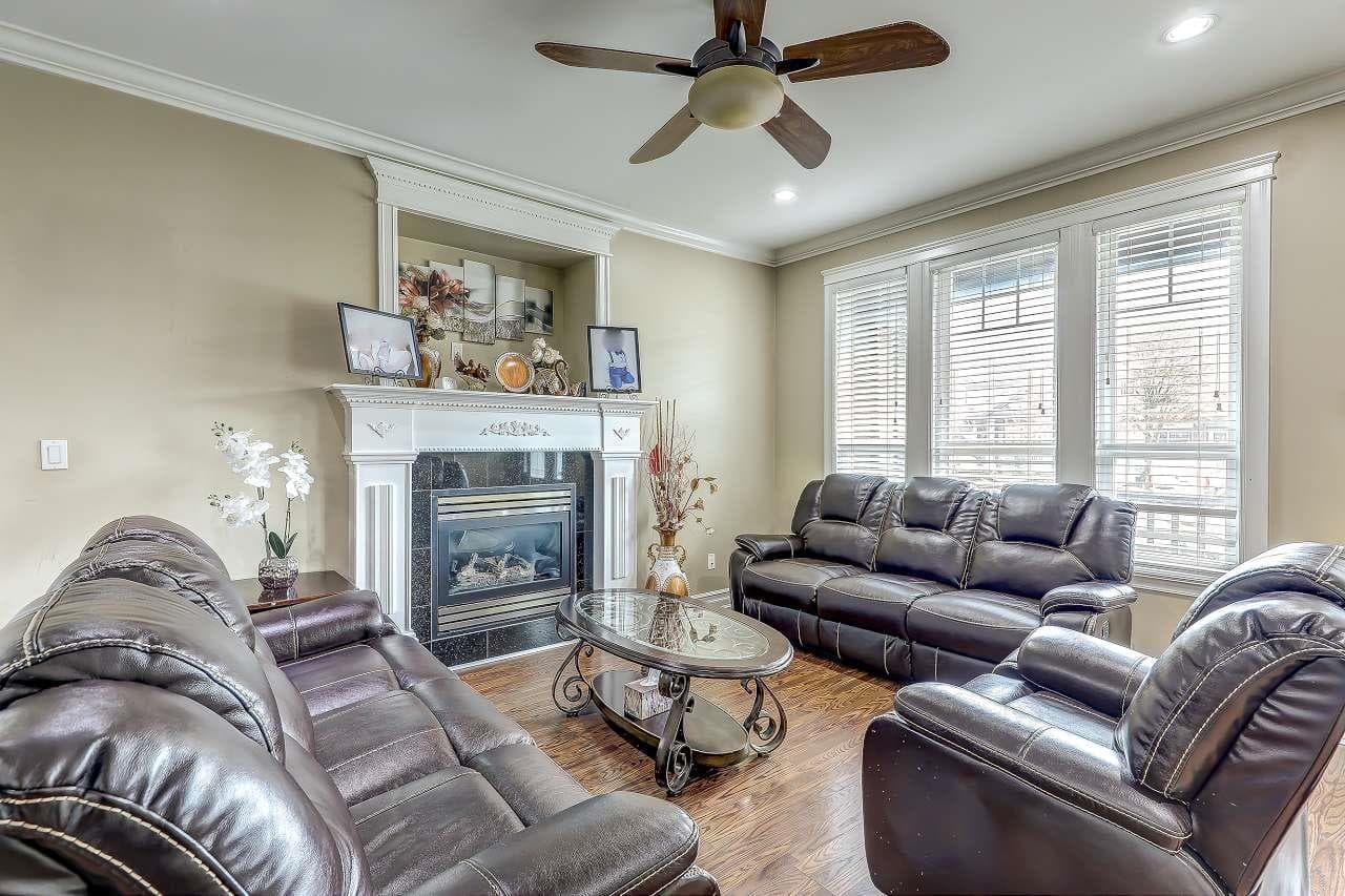 16761 63B AVENUE photo 2