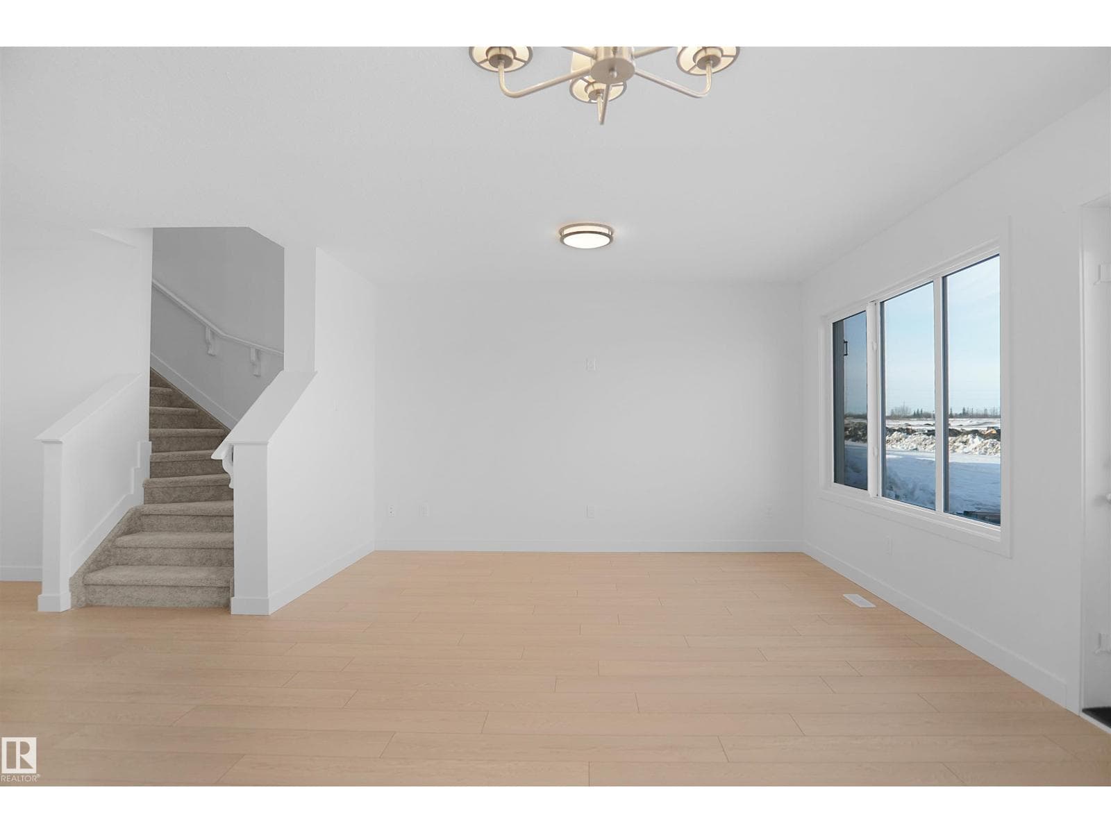 1537 208 ST NW photo 4