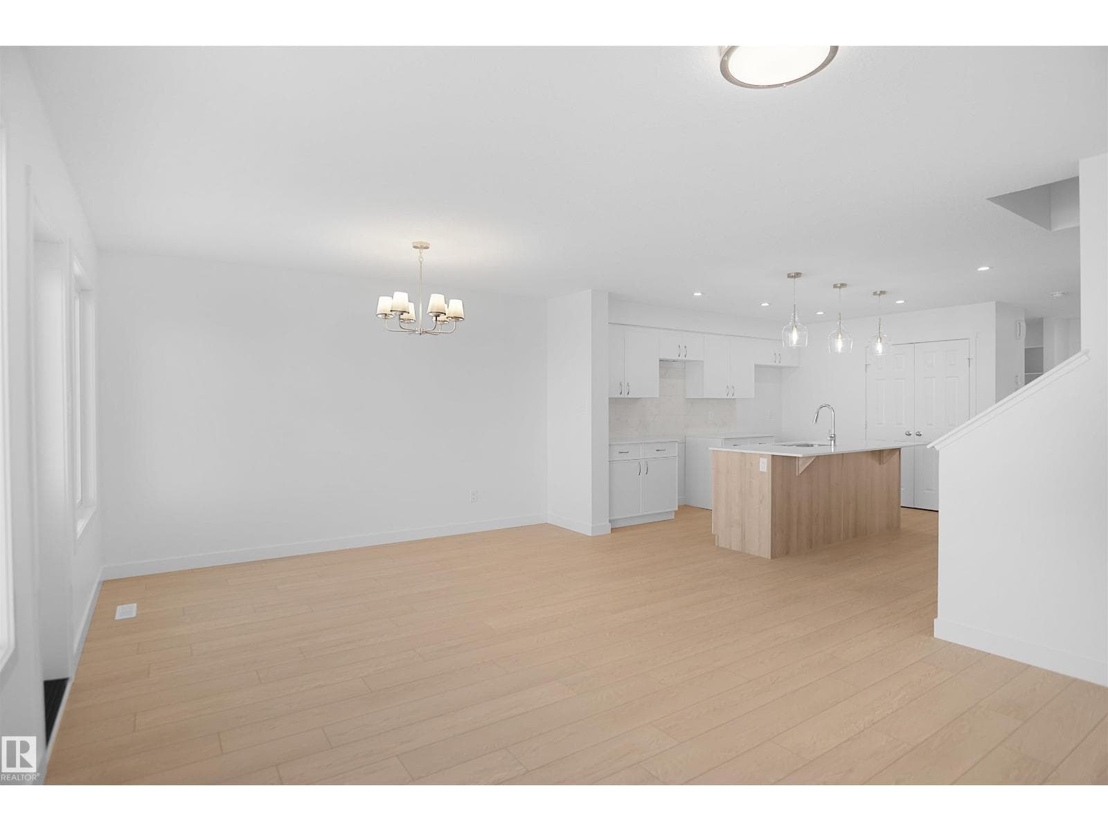 1537 208 ST NW photo 5