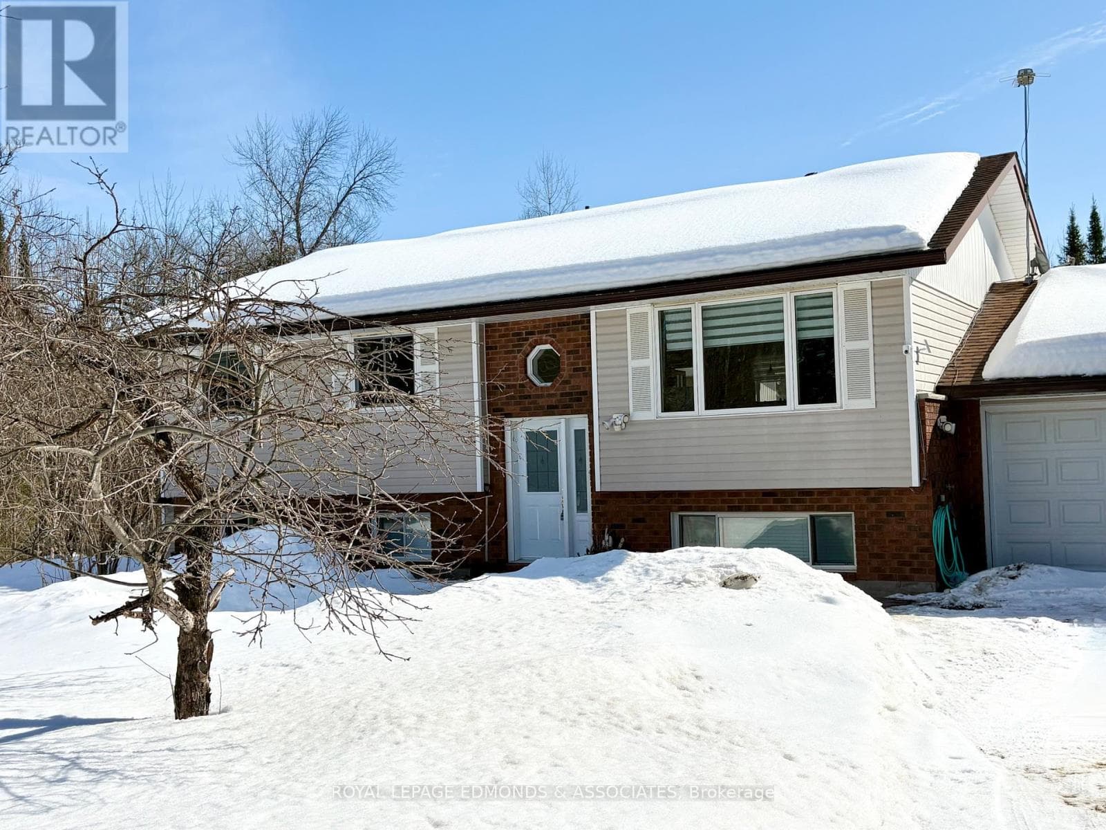 418 FOREST PARK ROAD photo 3