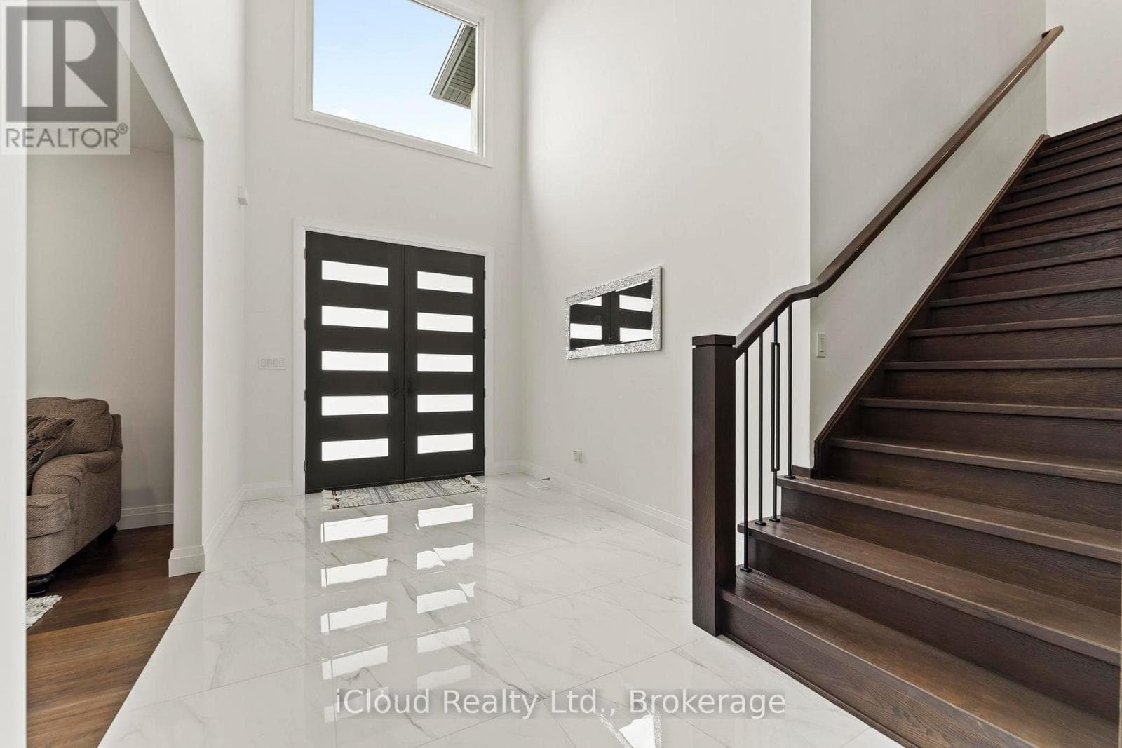 222 COWAN COURT photo 4
