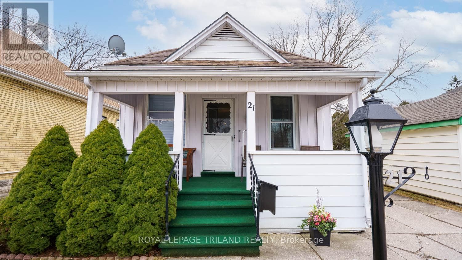 21 OAK STREET photo 2