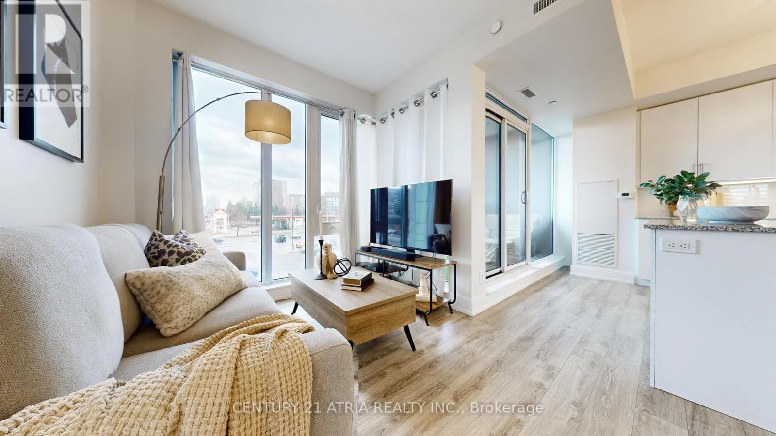 207-B - 9600 YONGE STREET photo 3