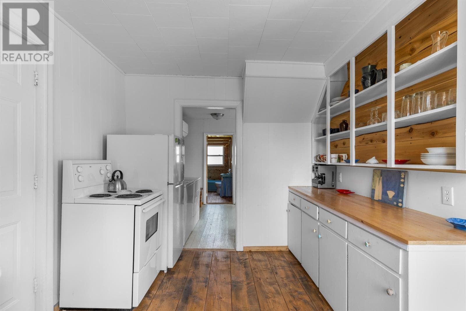39015 WESTERN Road photo 4