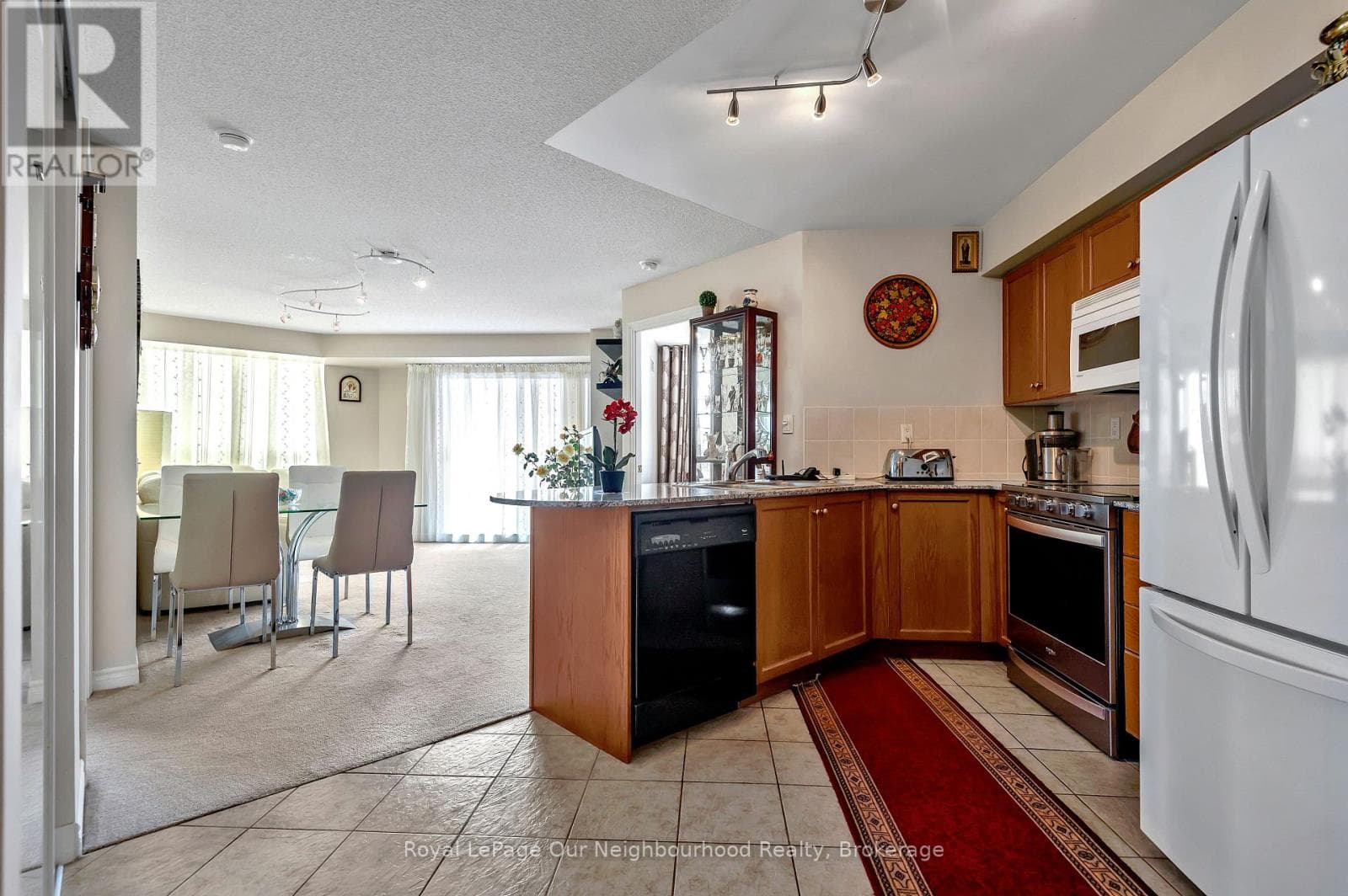813 - 1720 EGLINTON AVENUE E photo 5