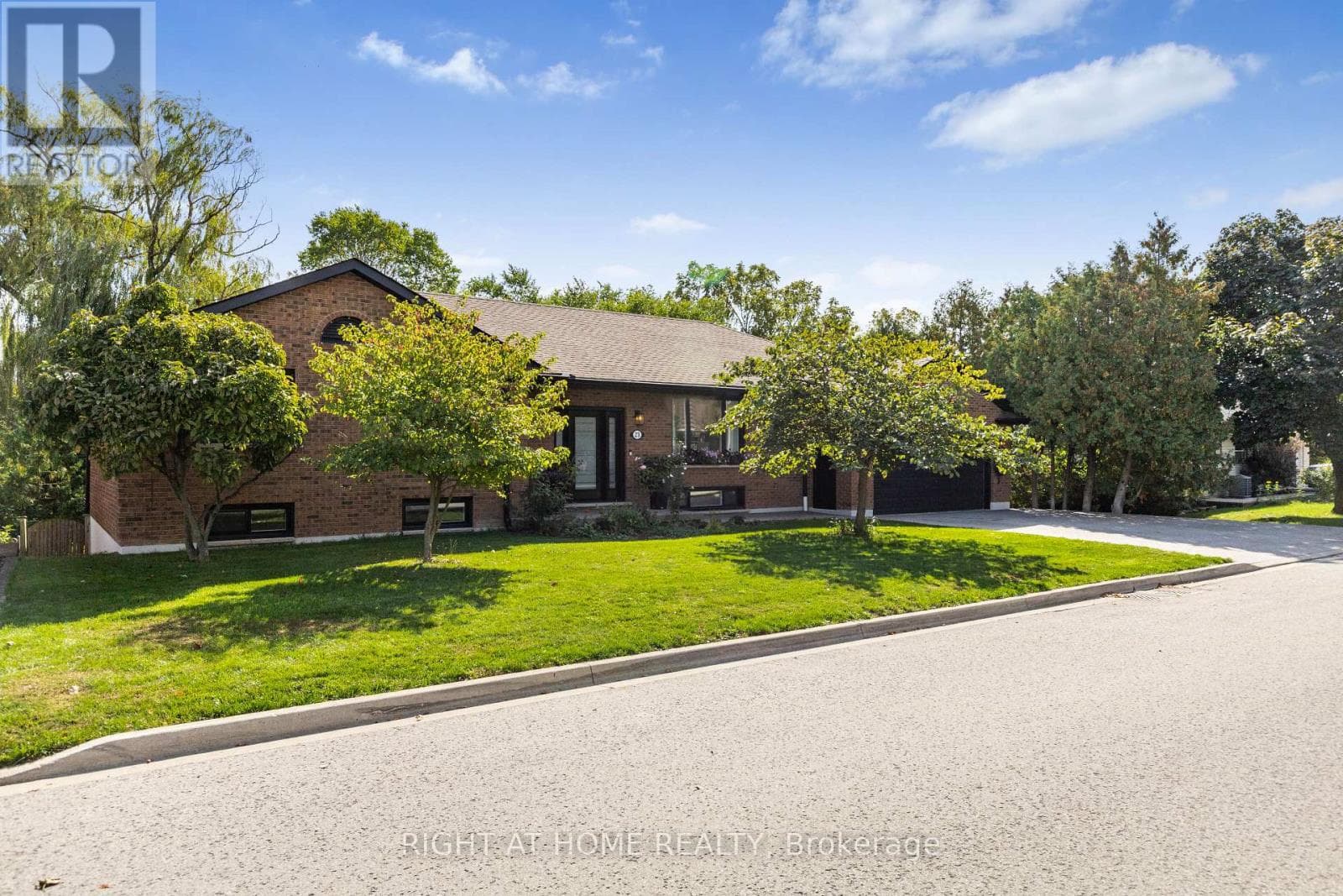 23 RIVERVIEW BOULEVARD photo 2