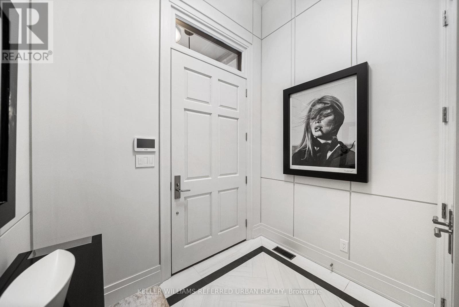 130 B FARNHAM AVENUE photo 4