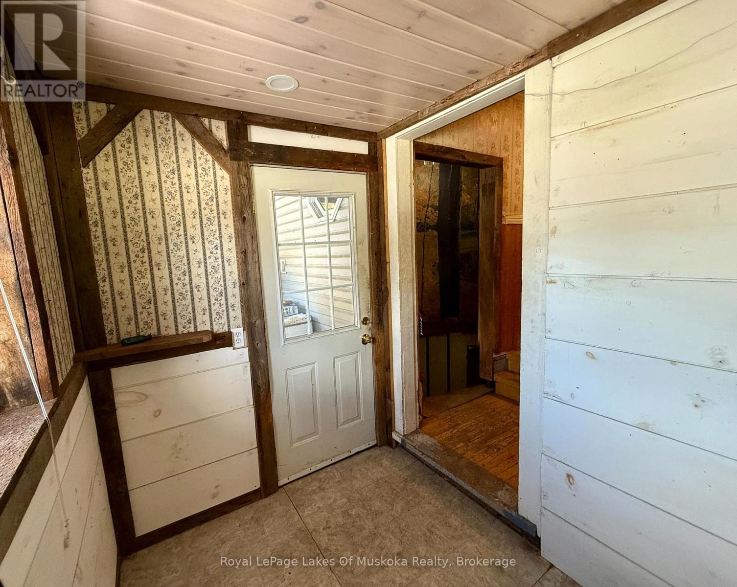 1071 NAISMITH ROAD photo 2