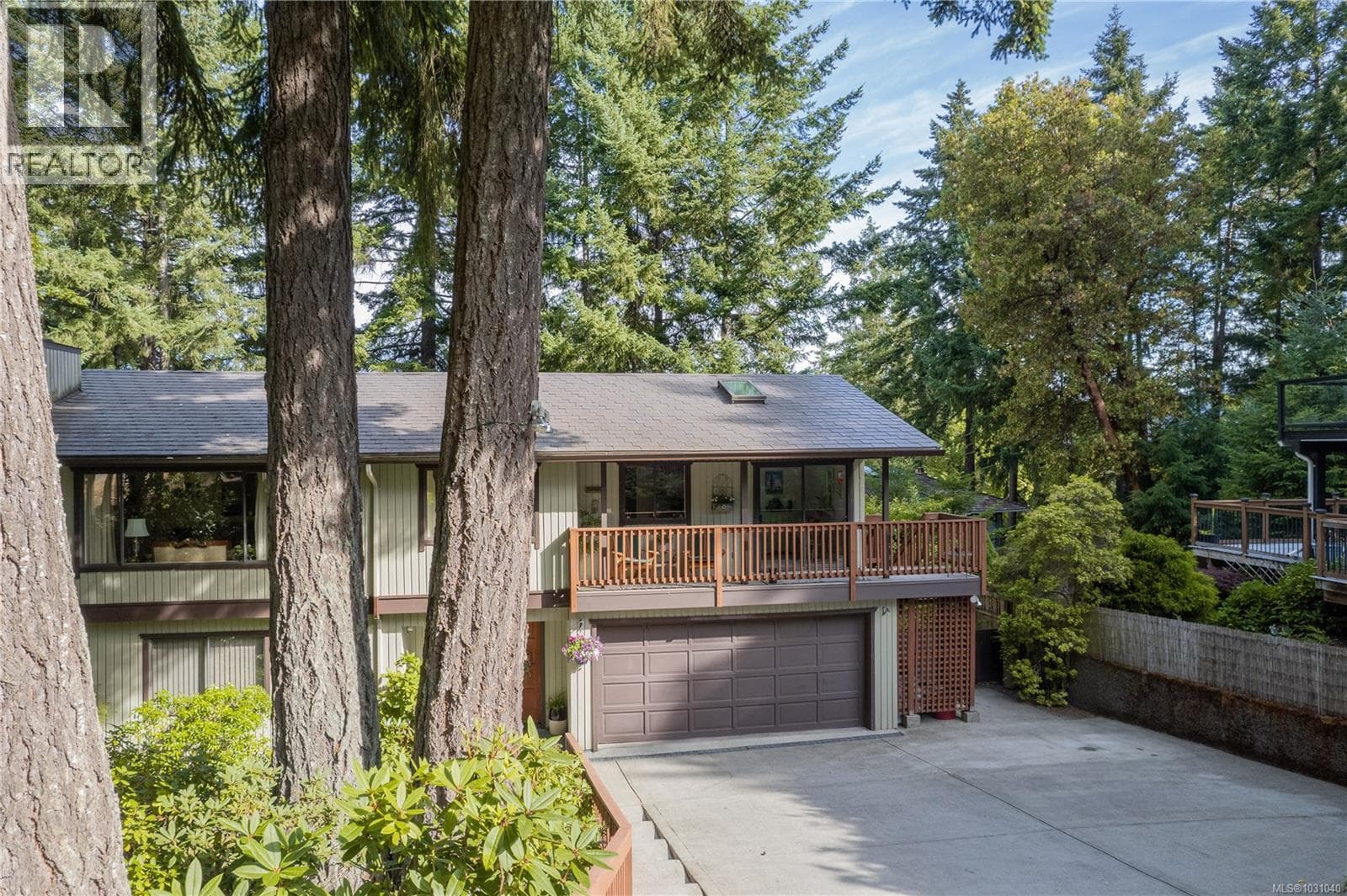 3 bed 3 bath single family at 1367 Kingsview Rd — $765,000