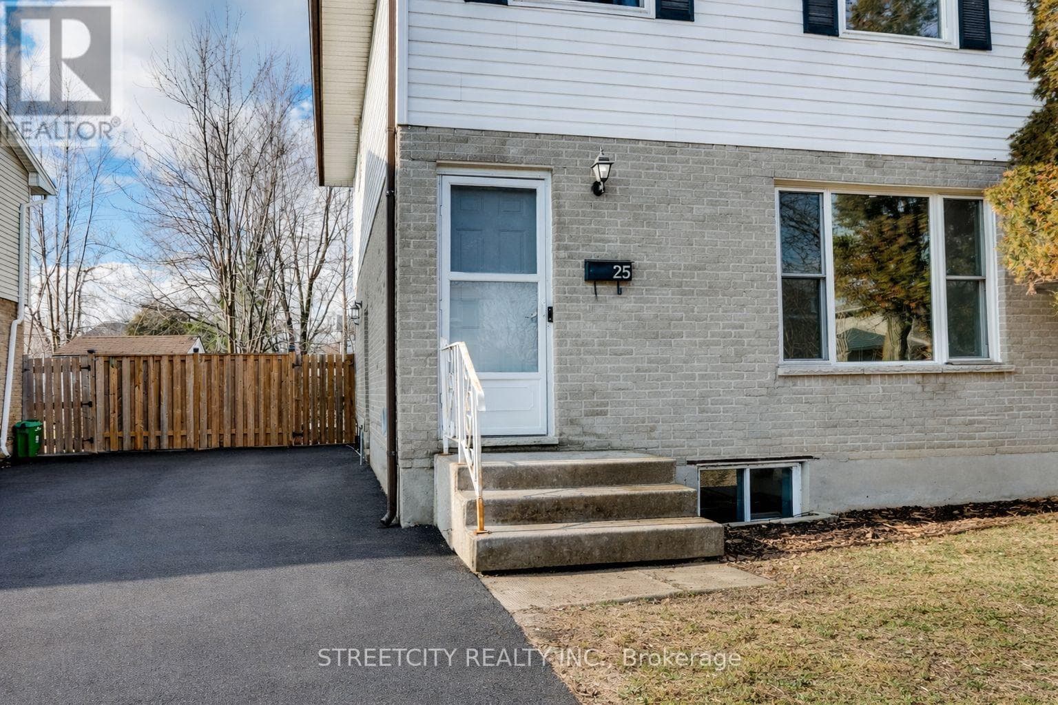25 AUGUSTA CRESCENT photo 3