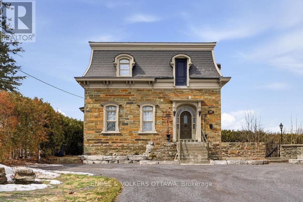 382 MCGILL STREET photo 2