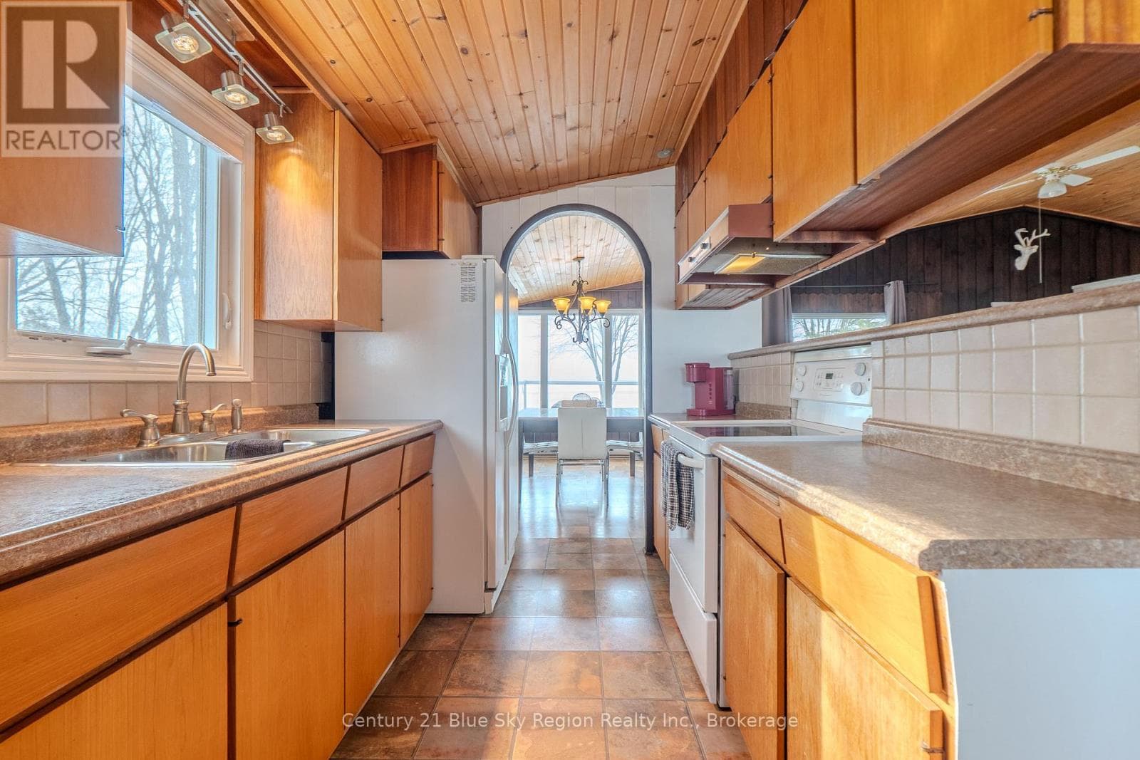 370 MARLEAU ROAD photo 5