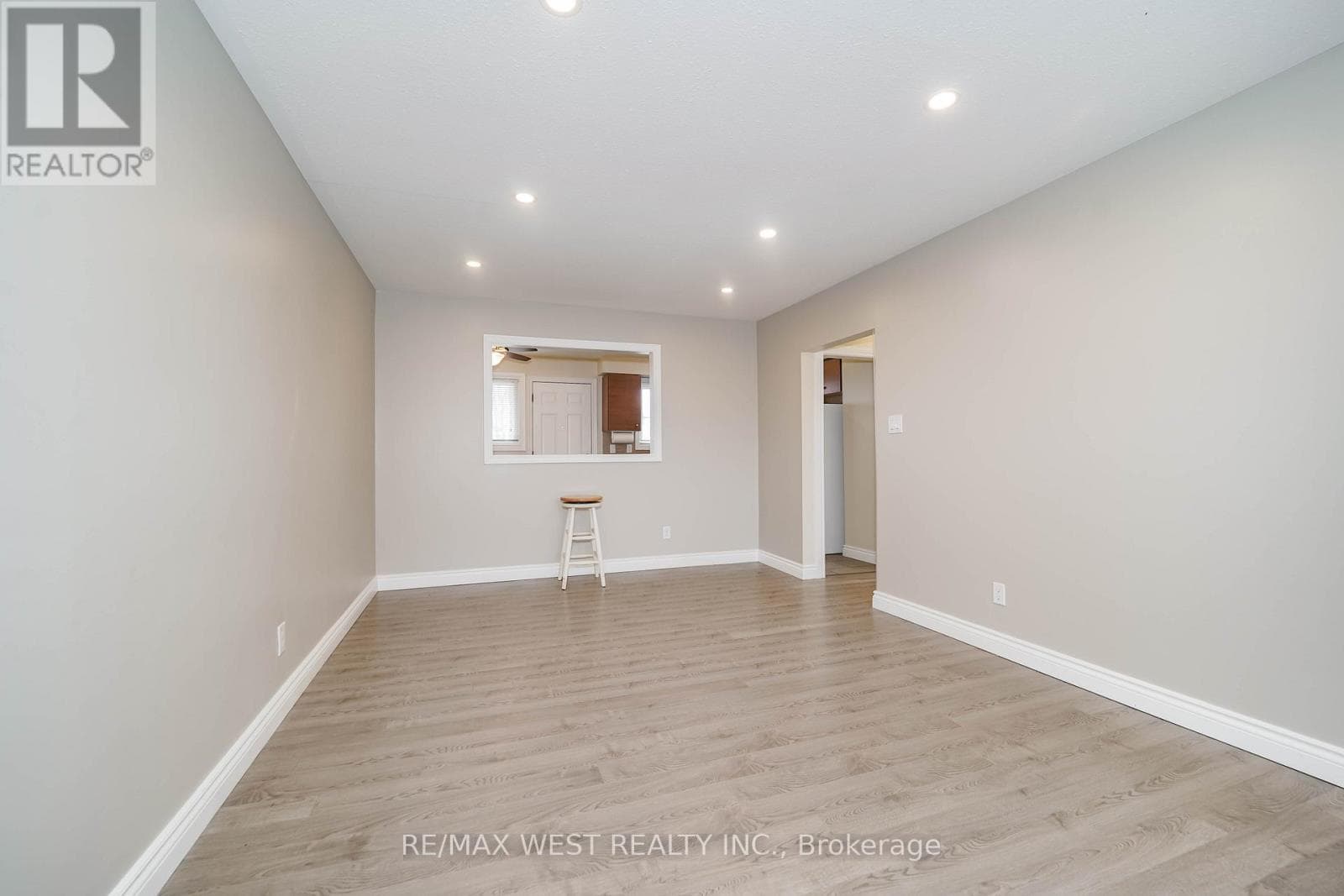 361 DWIGHT AVENUE photo 3