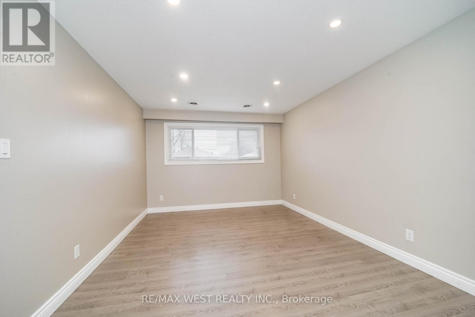 361 DWIGHT AVENUE photo 4