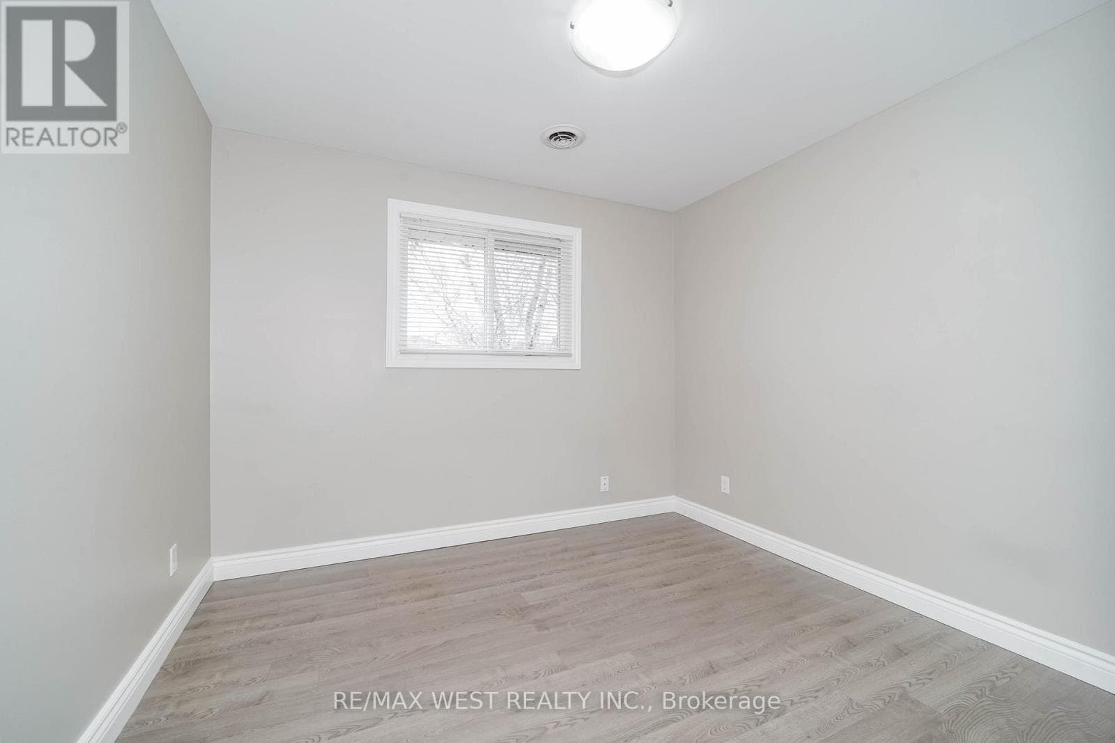 361 DWIGHT AVENUE photo 5