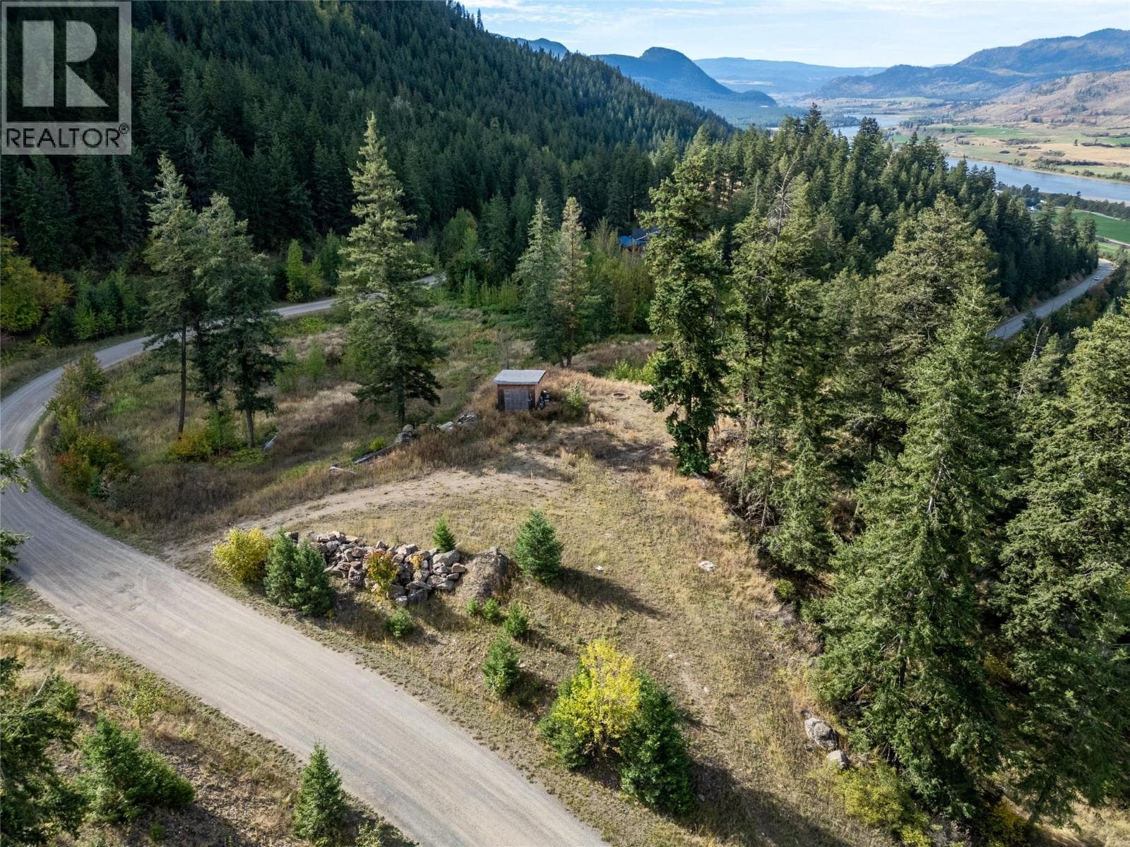 7 Riverwind Drive photo 4