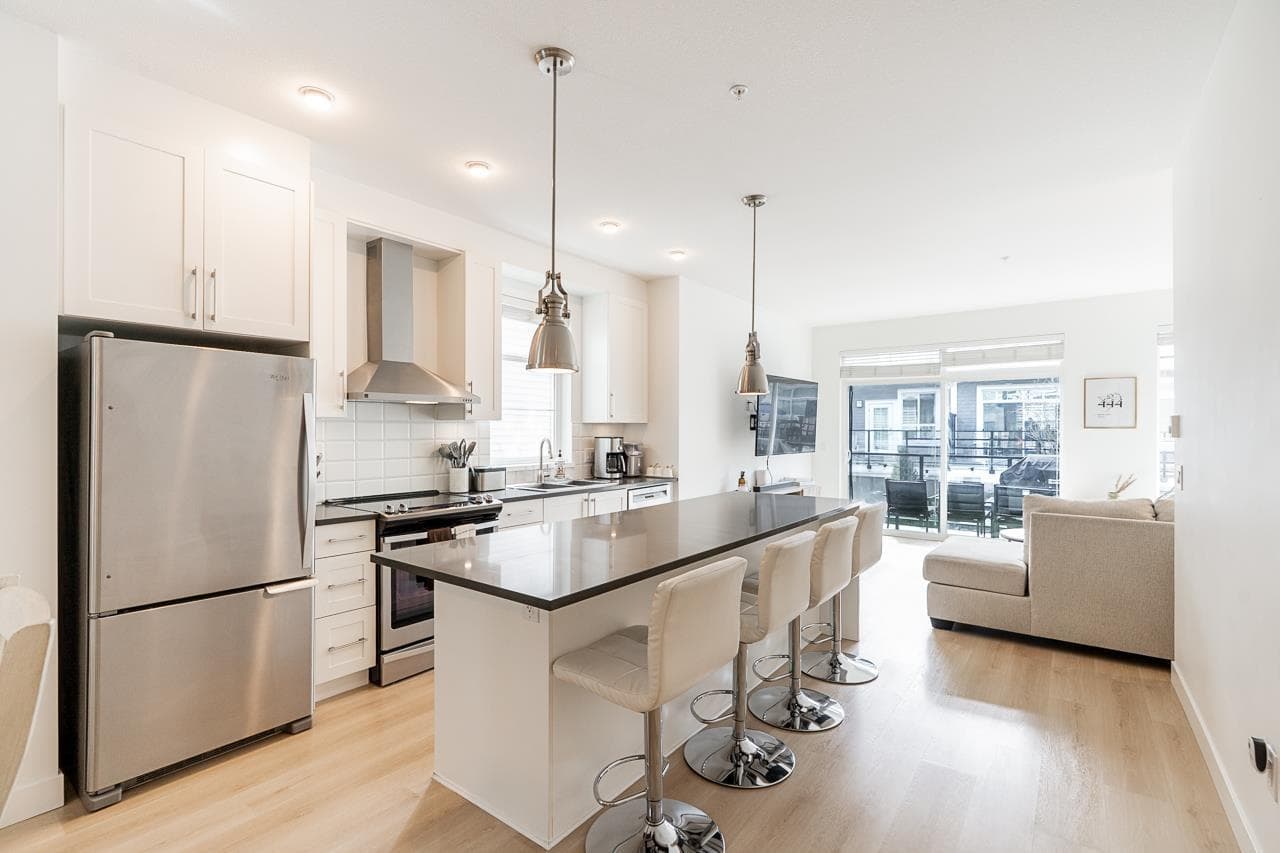 70 20857 77A AVENUE photo 2