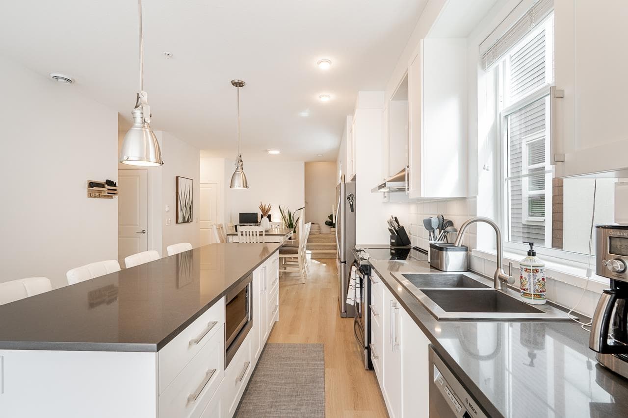 70 20857 77A AVENUE photo 4