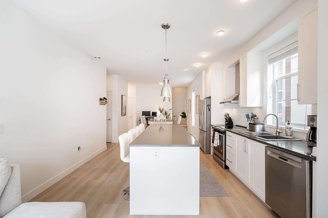 70 20857 77A AVENUE photo 5