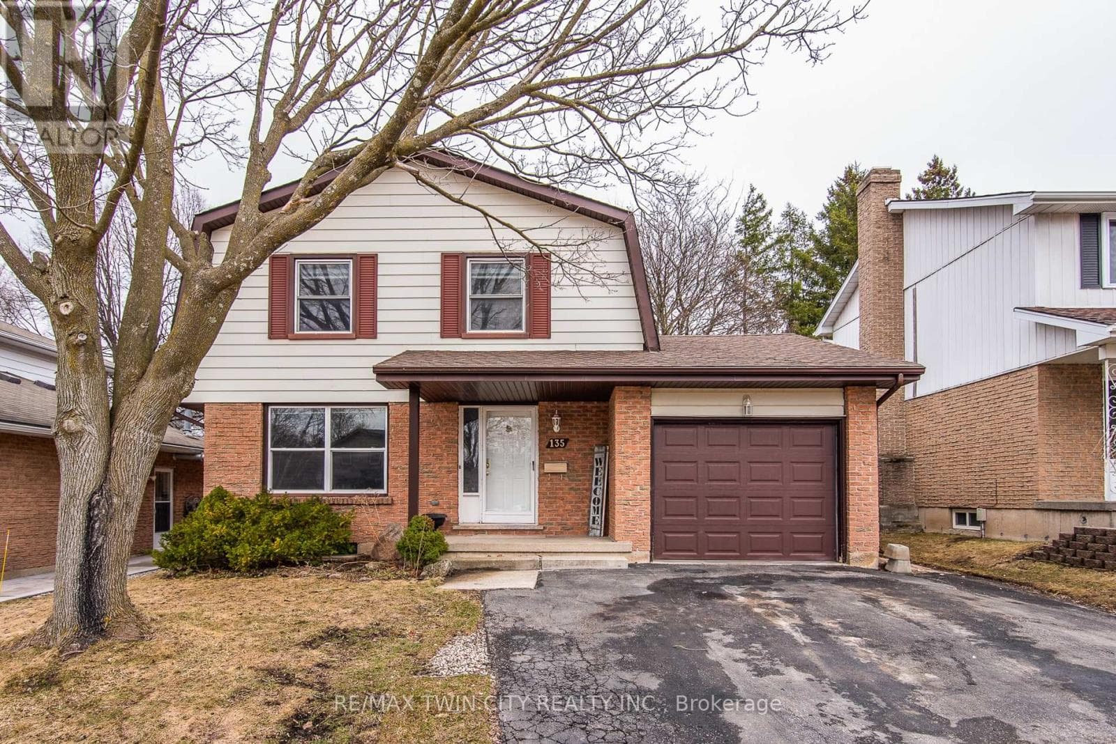 3 bed 3 bath single family at 135 VINTAGE CRESCENT — $649,900