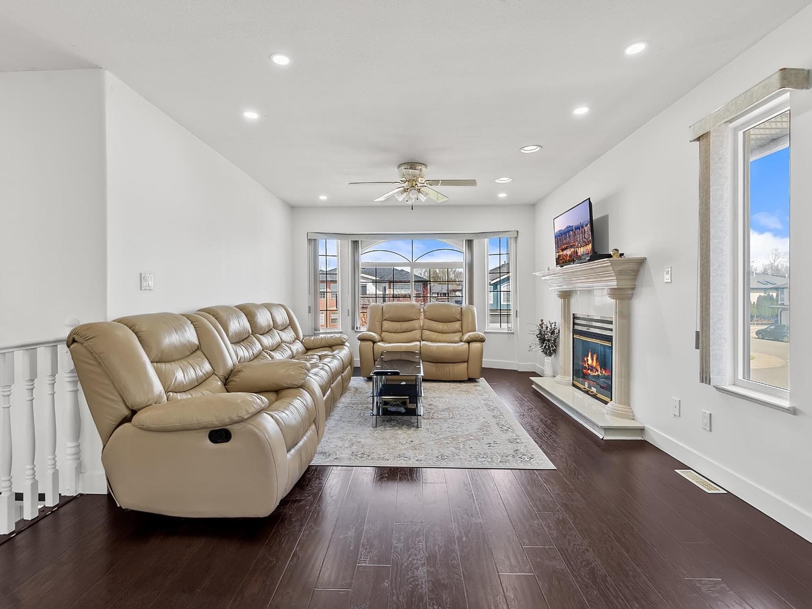 3542 GALIANO DRIVE photo 4