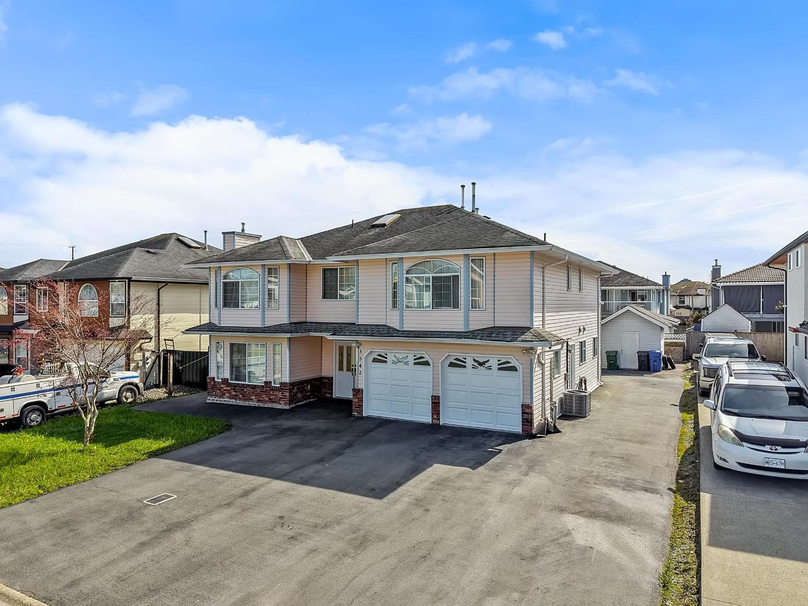 3542 GALIANO DRIVE photo 2