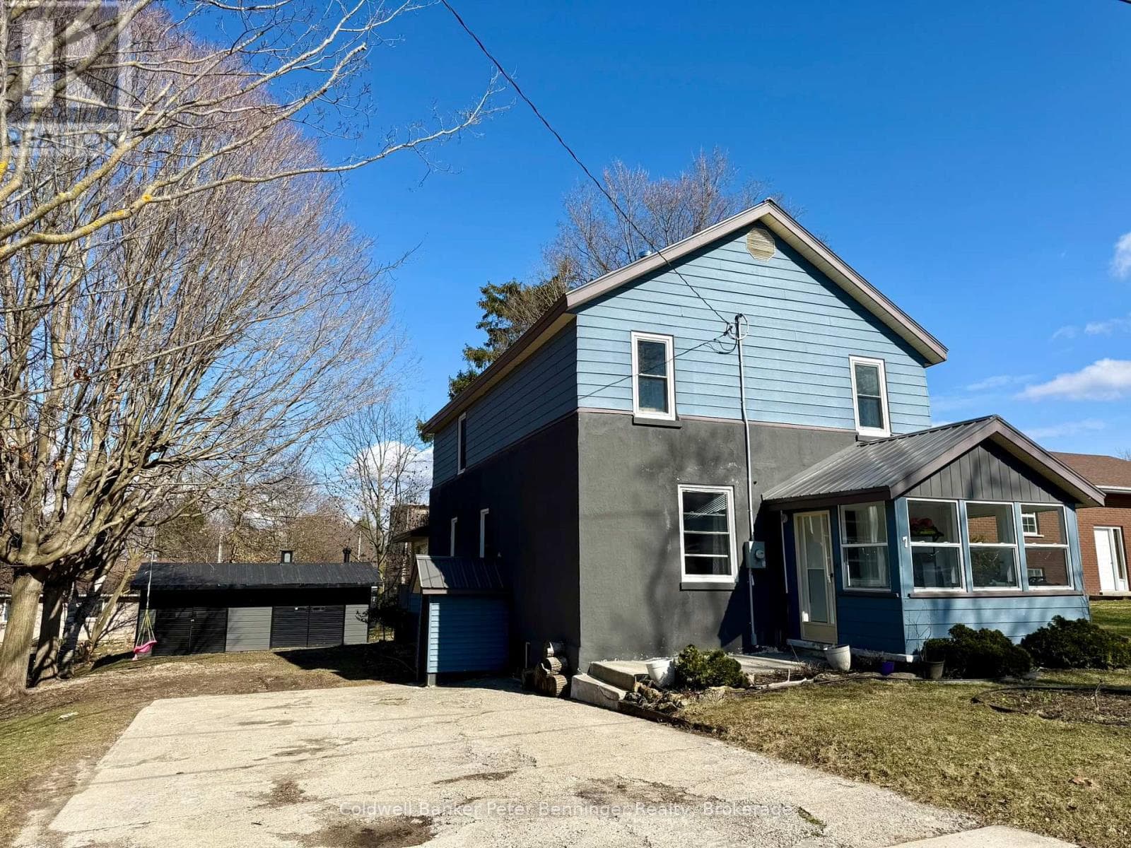 4 bed 2 bath single family at 7 BROWNLEE STREET N — $469,900