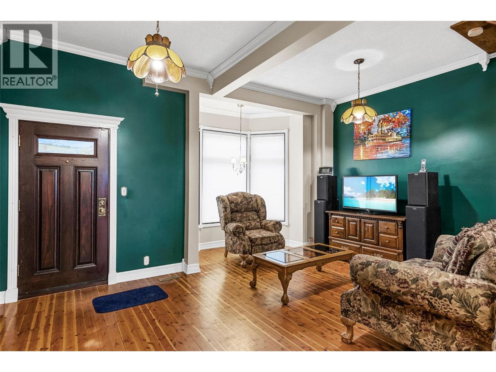 304 First Street W photo 4